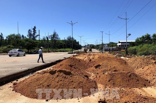 Quảng Ngãi: Dự án giao thông trục chính nối trung tâm Bắc-Nam đô thị Vạn Tường thi công ì ạch