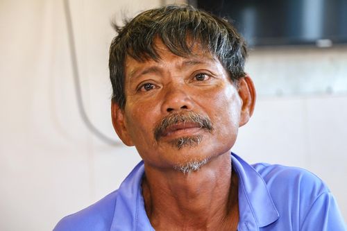 Ngư dân trôi dạt 9 ngày: 'Lúc anh em chết dần, tôi sợ không qua khỏi'