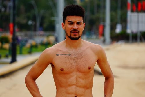 Cựu cầu thủ U16 Barca ăn chay thế nào để giữ cơ bắp 6 múi