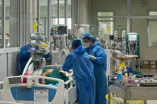 Hơn 9 nghìn nhân viên y tế công lập nghỉ việc: Có nguyên nhân thu nhập thấp