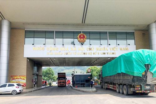 Xuất nhập khẩu qua cửa khẩu Lào Cai đạt hơn 1 tỷ USD