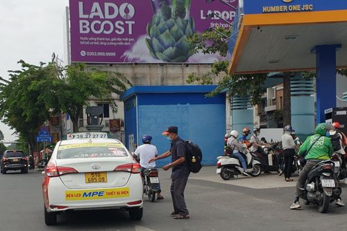 Chấn chỉnh 'bến cóc, xe dù' trong trạm xăng dầu ở cửa ngõ Tân Sơn Nhất