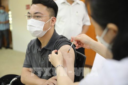 Số ca mắc COVID-19 tiếp tục tăng, phát hiện thêm biến thể phụ BA.2.12.1
