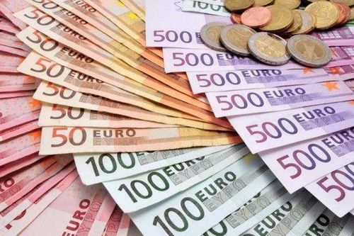 'Biến động ngược chiều giữa hai đồng tiền Euro và USD: Tác động đến Việt Nam'