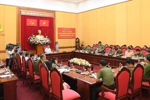 Hình ảnh người chiến sĩ CSND đã chạm tới trái tim người dân