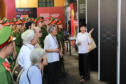 Trưng bày 'Cung trầm tháng 7' tri ân các anh hùng liệt sĩ