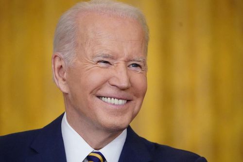 Ông Biden đăng video cập nhật về bệnh Covid-19 từ ban công Nhà Trắng