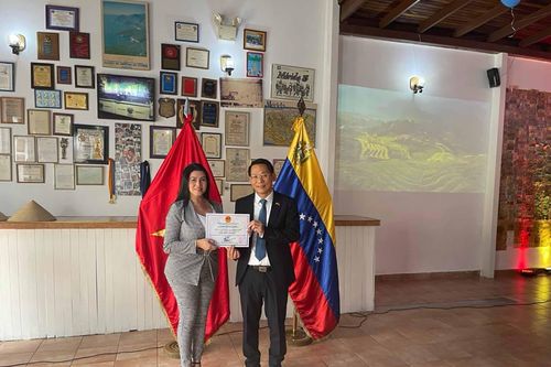 Giới thiệu món 'Kem Hà Nội' đến với người dân Venezuela