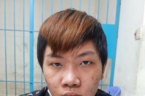 Vừa giật điện thoại của tài xế xe ôm, tên cướp gặp ngay tổ tuần tra