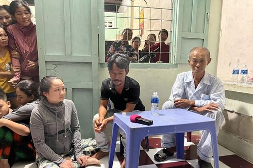 Bình Thuận: Vỡ òa nước mắt người thân đón 3 ngư dân từ cõi chết trở về