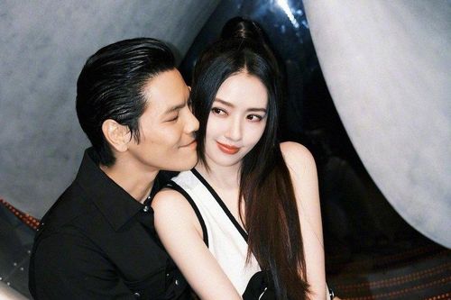 Phía tài tử Hướng Tả phản hồi về tin ngoại tình khi vợ vừa sinh con