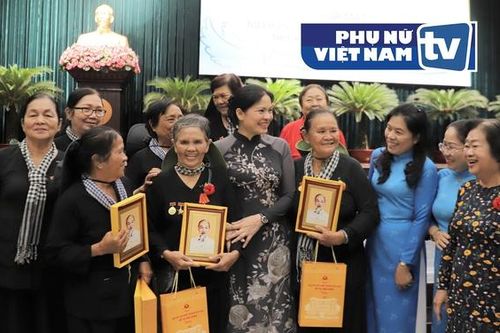 Nữ chiến sĩ Cách mạng bị địch bắt tù đày trong kháng chiến chống Mỹ: Rưng rưng ngày hội ngộ