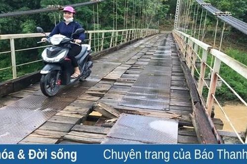 Hiểm nguy rình rập trên chiếc cầu treo xuống cấp