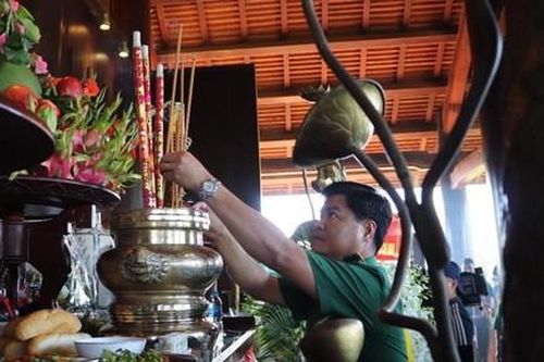 TPHCM: Dâng hương tưởng niệm 99 liệt sĩ Thanh niên xung phong