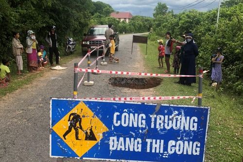 Xuất hiện 'hố tử thần' tại Quảng Trị, người đi đường khiếp vía