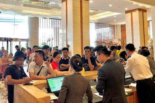 Khách du lịch Hạ Long 'quay xe' trong ngày vì hỏi đâu cũng… 'cháy' phòng