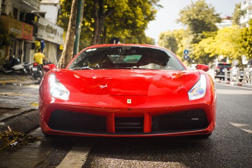 Mất hàng tỷ đồng sửa chữa Ferrari gặp tai nạn