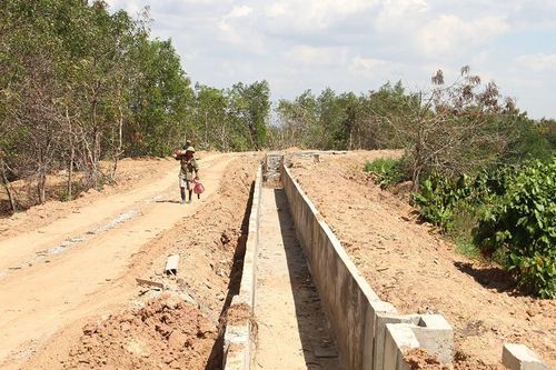 Dự án thủy lợi Ia Mơr: Người dân giao đất, chủ dự án… ngó lơ đền bù