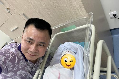 Sao Việt hôm nay 23/7: NSND Tự Long hạnh phúc đón con trai chào đời