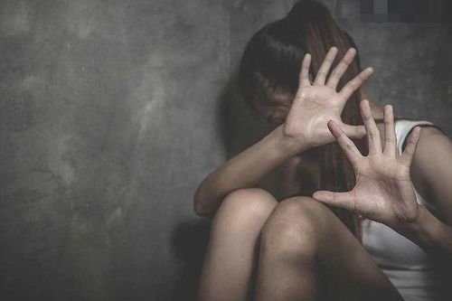 Tạm giữ chú ruột nghi xâm hại cháu gái