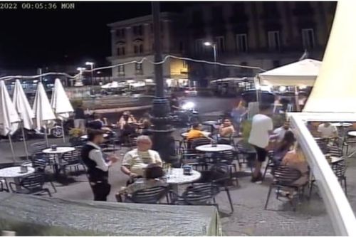 Lý do những tên cướp người Italia lấy rồi trả lại đồ cho du khách