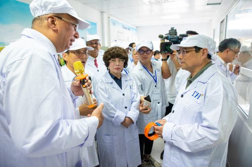 Thủ tướng thăm vùng sản xuất nông nghiệp công nghệ cao của Tập đoàn TH