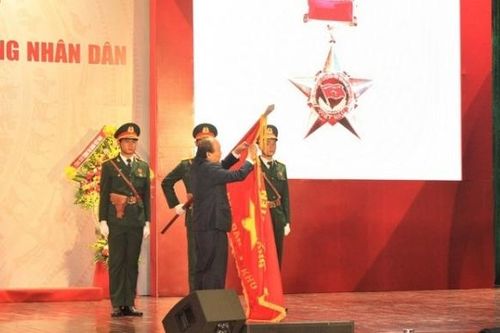 Ban Dân y Khu 5 đón nhận Danh hiệu Anh hùng Lực lượng vũ trang nhân dân