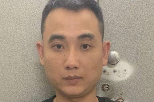 Mua ngoại tệ trên mạng gửi cho chồng, người phụ nữ nhận 'trái đắng'