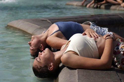 Dân châu Âu không dùng điều hòa dù trời nóng kỷ lục