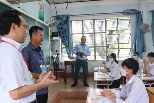 Điểm nhấn giáo dục: Vì sao thù lao chấm thi của giáo viên Bình Phước chỉ bằng ¼ nơi khác