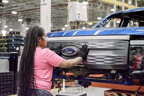 Ford cắt giảm 8.000 việc làm để đầu tư cho xe điện
