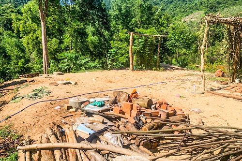 Tháo dỡ nhà sàn trái phép của vợ Chánh án TAND huyện ở Bình Định