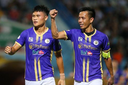 Video bàn thắng Hà Tĩnh 1-2 Hà Nội: Văn Quyết ghi tuyệt phẩm