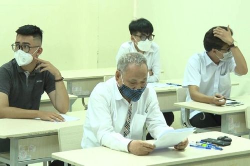 Cụ ông 82 tuổi đậu tốt nghiệp THPT
