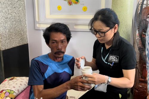 5 ngư dân sống sót sau 12 ngày lênh đênh trên biển: Vớt được cái gì, ăn cái đó