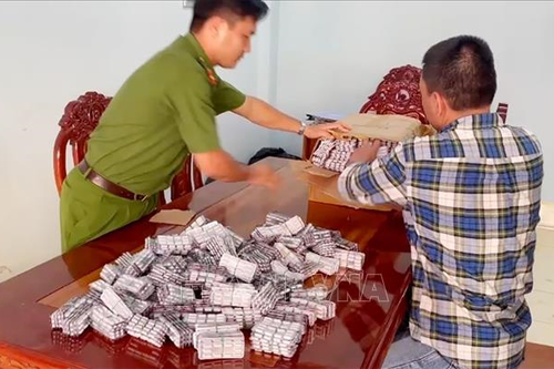 Tạm giữ 30.000 viên thuốc tân dược nghi nhập lậu