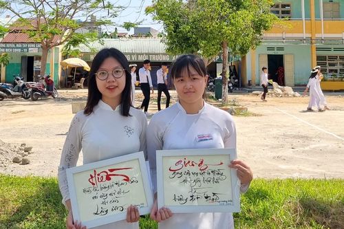 Nữ sinh xứ Quảng đạt 10 điểm môn Ngữ văn: 'Đây là điểm 10 Văn đầu tiên của em'