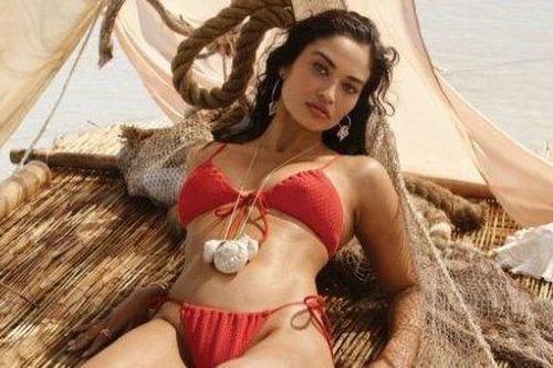 Siêu mẫu nội y Shanina Shaik gợi cảm đầy mê hoặc với bikini
