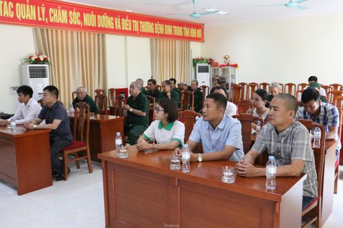 Nhà tài trợ và báo Tiền Phong tặng quà tri ân thương, bệnh binh nặng ở Nghệ An