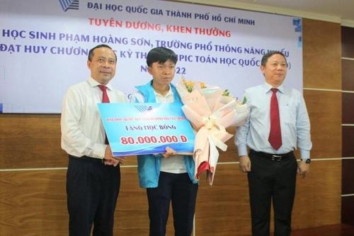 TPHCM: Huy chương Bạc Olympic Toán học quốc tế nhận tiền thưởng 'khủng' 300 triệu đồng