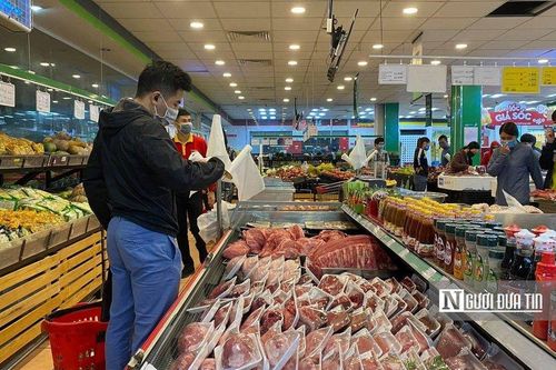 Chuyên gia lý giải việc xăng giảm mà giá thịt lợn vẫn tăng