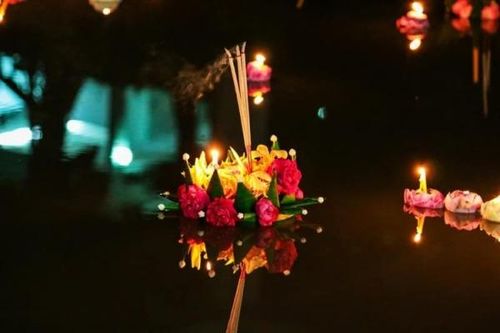 Độc đáo đèn hoa đăng 'sinh thái' tri ân các anh hùng liệt sĩ