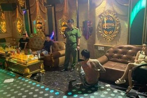 'Mở tiệc' ma túy trong ngày khai trương quán karaoke