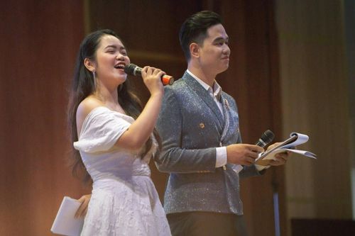 Chi hàng chục triệu đồng đi học làm MC