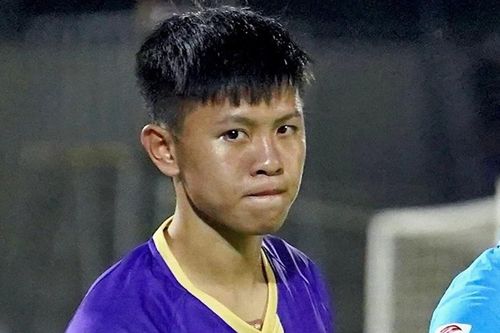 Màn ra mắt V.League trái ngược của hai hậu vệ U23 Việt Nam