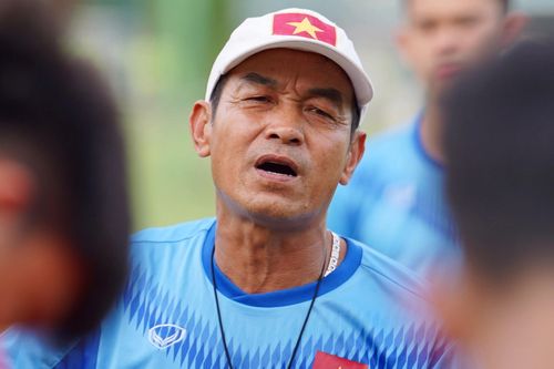 HLV U19 Việt Nam kể lại kỷ niệm loại Indonesia khỏi giải Đông Nam Á