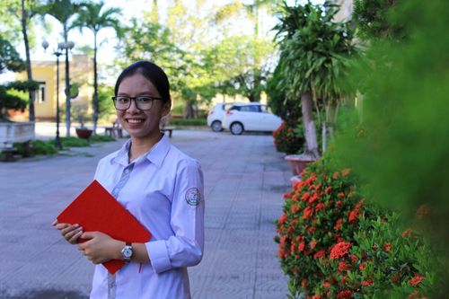 Nữ thủ khoa khối C xứ Thanh có biệt tài vẽ tranh