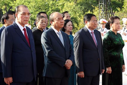 Lãnh đạo Đảng, Nhà nước tưởng niệm các Anh hùng liệt sĩ, viếng Chủ tịch Hồ Chí Minh