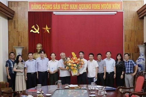 Tổng Giám đốc BHXH Việt Nam gặp mặt, thăm hỏi viên chức, công chức trong cơ quan là thương binh, thân nhân liệt sĩ