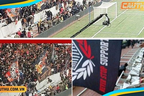 Sân tổ chức World Cup của Indonesia vừa khánh thành đã sập